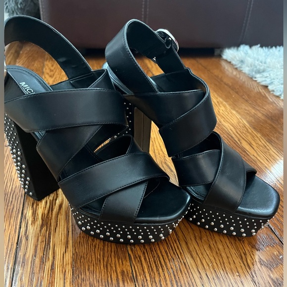 Michael MICHAEL KORS Leather Mila Platform Studded Pump 6.5 - Picture 4 of 9